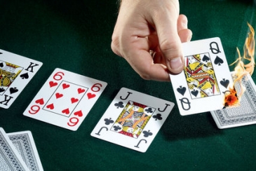 Арбитр в покере и человек незаинтересованный